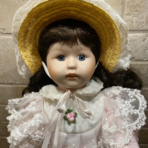 Bundle of 2 Vintage Brinn’s Porcelain Dolls - Picture 3 of 16